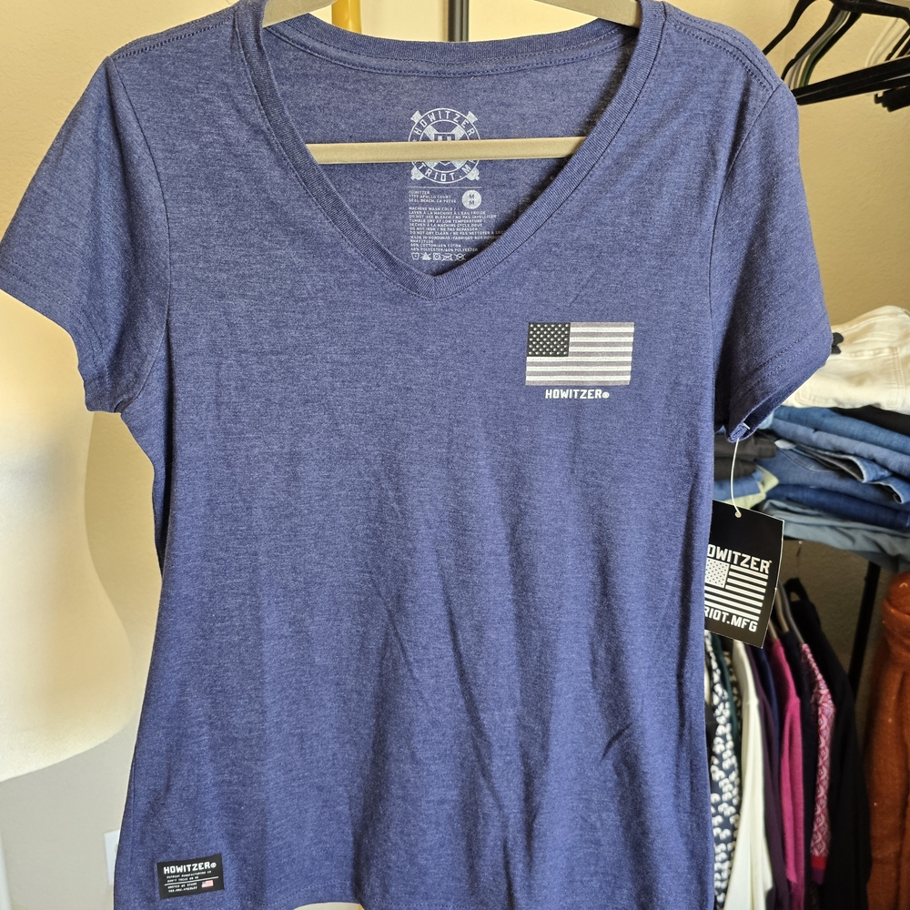 Howitzer Women's Blue V-Neck Patriotic Tee NWT Medium